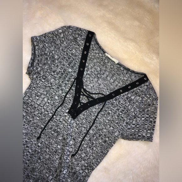 Short Sleeve Tie Up Top - Picture 4 of 6